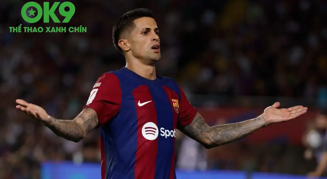 Cancelo có quãng thời gian ngắn ngủi nhưng đáng nhớ với Barca (Ảnh: FCB) Cancelo có quãng thời gian ngắn ngủi nhưng đáng nhớ với Barca (Ảnh: FCB)