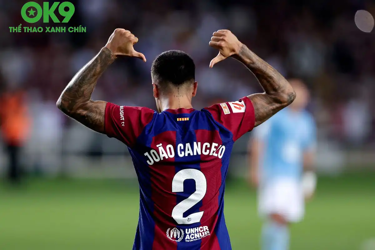 Hậu vệ người Bồ Đào Nha rất được yêu quý tại Camp Nou (Ảnh: FCB) Hậu vệ người Bồ Đào Nha rất được yêu quý tại Camp Nou (Ảnh: FCB)