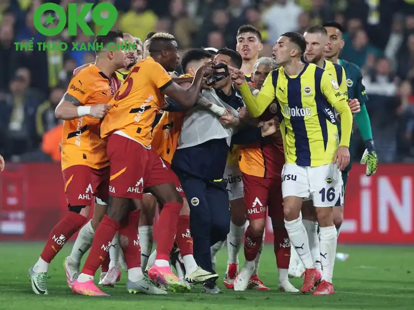 Fenerbahce và Galatasaray đang là hai đội bóng dẫn đầu Super Lig (Ảnh: ESPN) Fenerbahce và Galatasaray đang là hai đội bóng dẫn đầu Super Lig (Ảnh: ESPN)